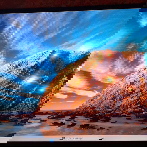 Οθόνη monitor LG 55SM5KE 55 ιντσών σαν καινούργια με τηλεκοντρόλ και βάση τοίχου