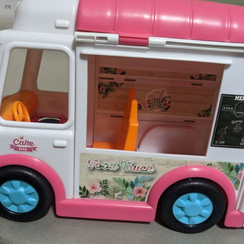 Tiffany's World food truck toy used with sounds