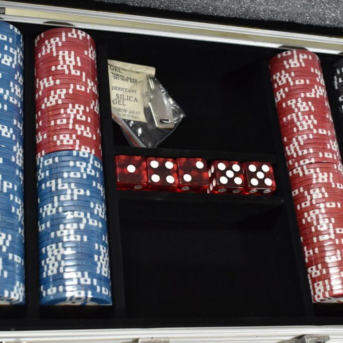 World Poker Tour Set like new with sealed chips and 5 dice