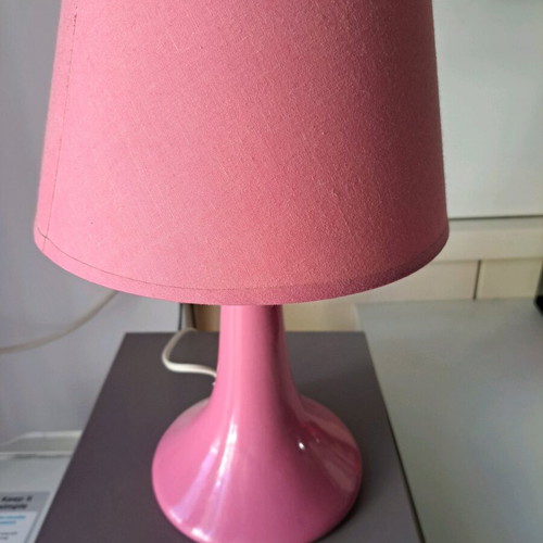 Small pink lamp with bulb like new, ideal for bedside or desk