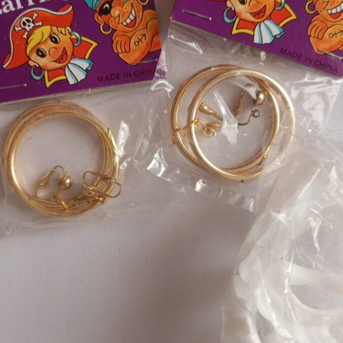 Plastic teeth new and pirate earrings for carnival