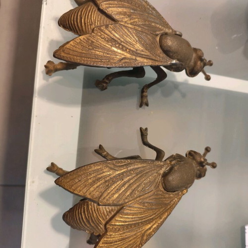 Set of 2 vintage brass bee ashtrays used
