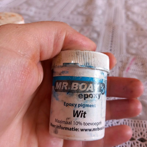 Epoxy pigment paint for resin used, white