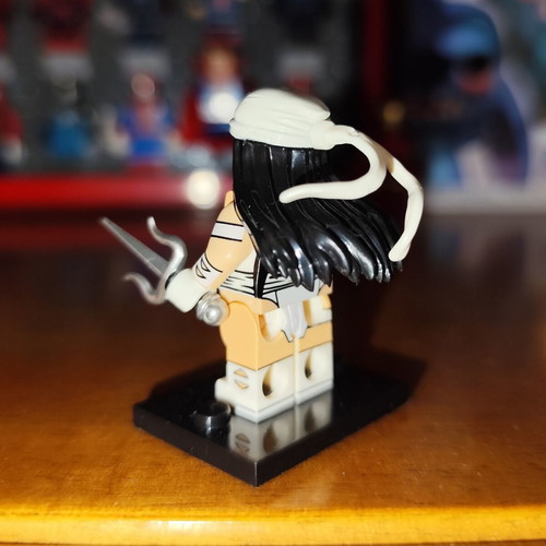 Elektra Natchios White Suit minifigure like new with accessories