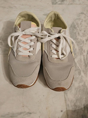 Women's sneakers size 38 like new, minimal design in pastel shades