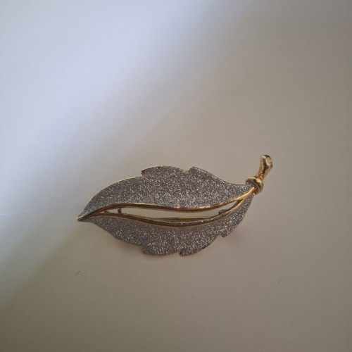 Set of 3 Vintage Jewelry - 2 Brooches (Leaf & Flower) + 1 Star Pendant