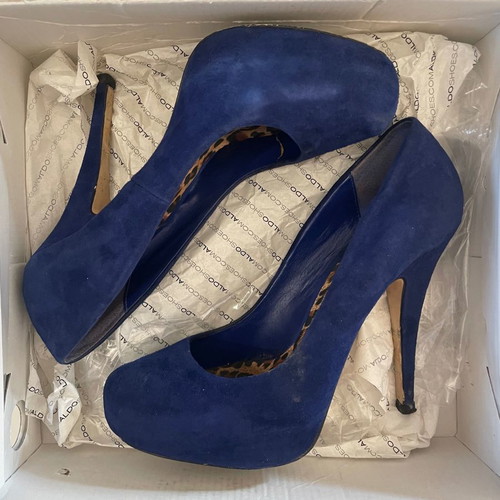 Aldo pumps used, electric blue, size 39, suede