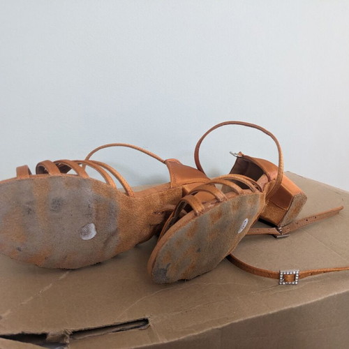 Latin dance shoes for girls size 35 like new, beige and gold