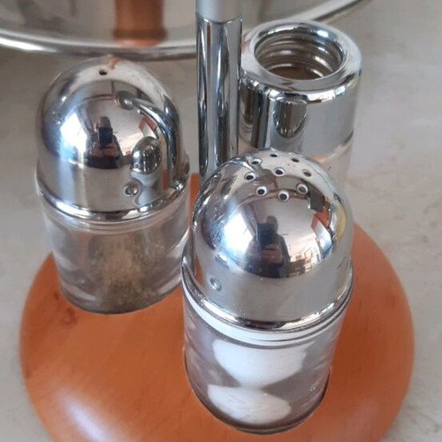 Kitchen set like new with scale and holders