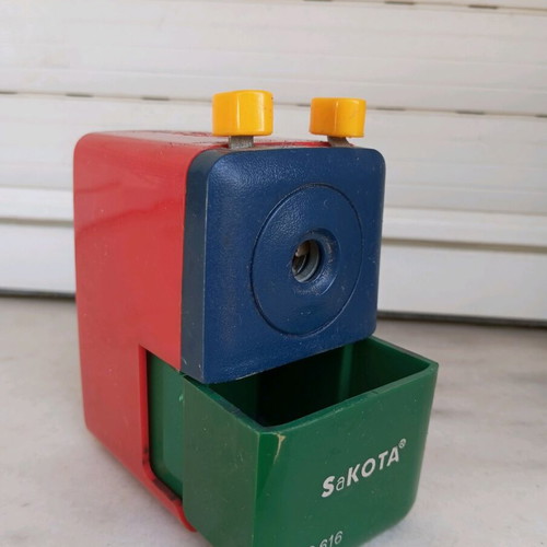 Mechanical sharpener used with adjustable pencil sizes