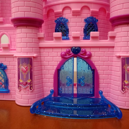 Beauty Castle My Dream playset like new with royal carriage, furniture & figures