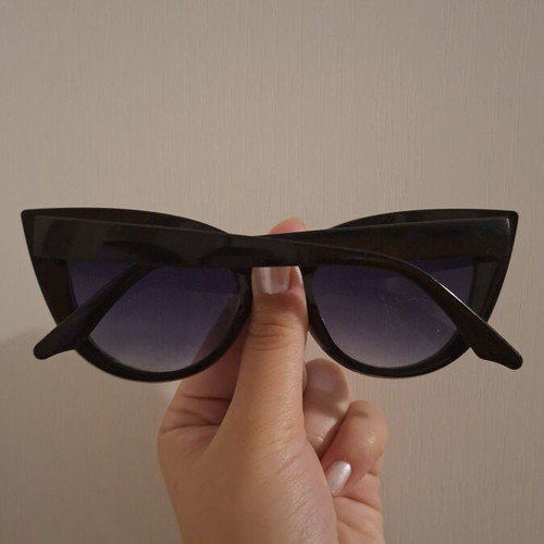Cat-Eye Sunglasses like new, black vintage retro style