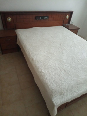 Κρεβάτι μεταχειρισμένο από ξύλο με φωτιστικά, κομοδίνα και συρτάρια 1.60x2.00