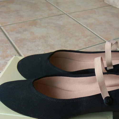 Bloch women's character dance shoes, UK 7½, black fabric with elastic strap