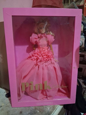 Barbie doll collectible like new with stand