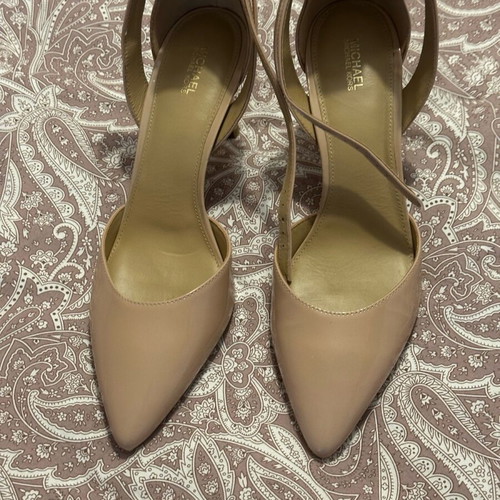 Michael Kors patent leather pumps size 41 like new beige