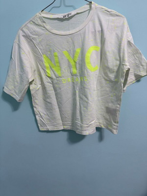 Crop top H&M μεταχειρισμένο με neon τύπωμα NYC Dreams, λευκό