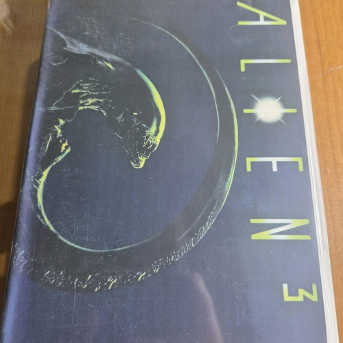 Alien 3 DVD like new, sci-fi and thriller with subtitles