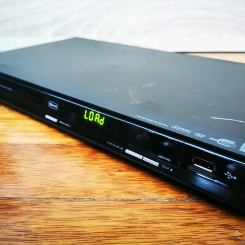 Phillips DVP-3260 DVD USB Player used with 2 free movies