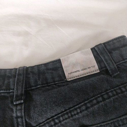 Zara denim shorts like new, black to dark grey, mom fit, size 32