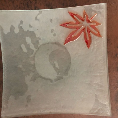 Vintage set of 3 glass decorations with maple leaf design like new