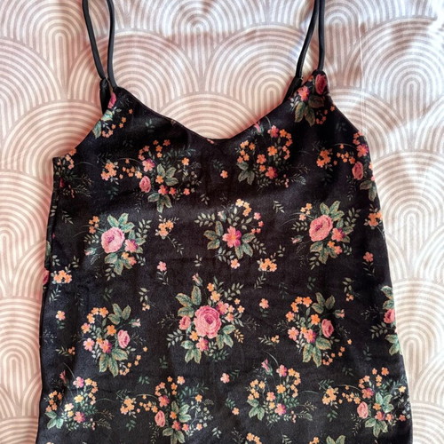 Velvet sleeveless blouse Stradivarius like new, black with colorful flowers