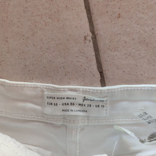 Stradivarius white high-waisted pants like new with leg rips