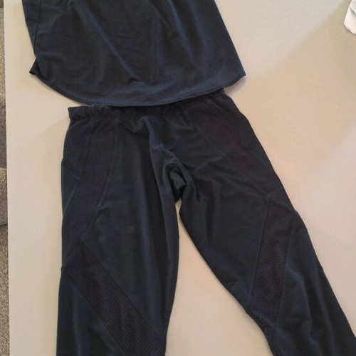 Stella McCartney leggings and sports top like new, black