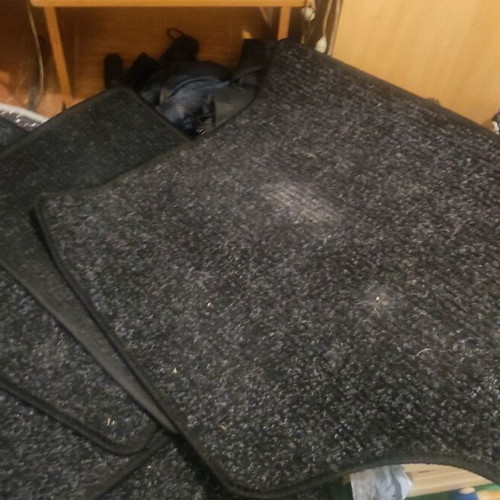 Mercedes E200 2006 floor mats used, good condition
