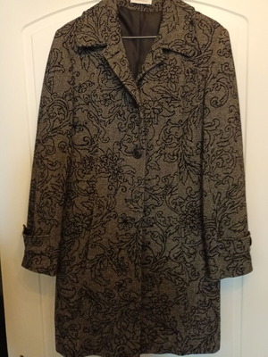 Raxevsky women's coat size Large like new