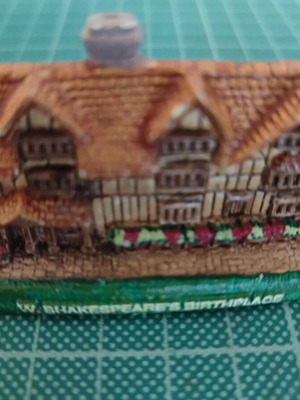 Decorative magnet house UK like new