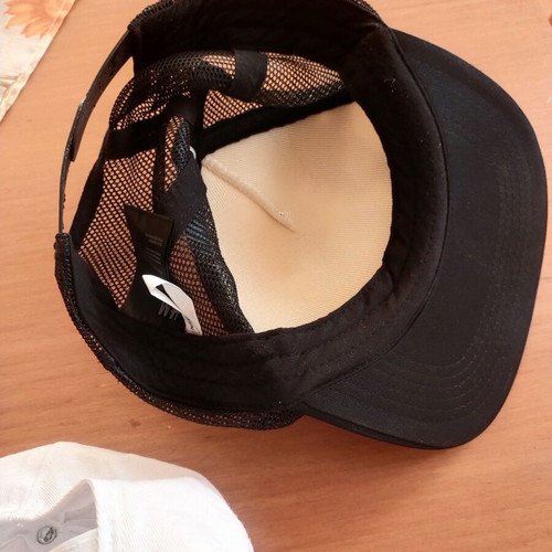 Set of 2 original caps with visor, modern design