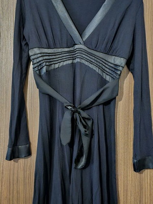 Black long-sleeve dress used with satin details, size S