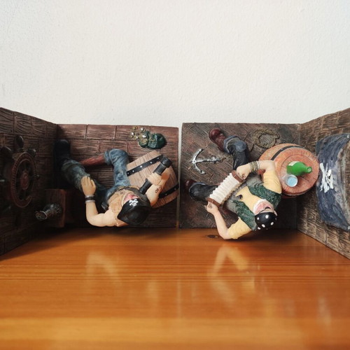 Set of 2 vintage pirate bookends in excellent condition