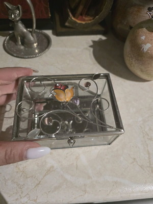 Vintage glass jewelry box like new, small