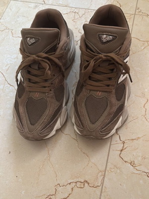 New Balance 9060 καφέ αθλητικά μεταχειρισμένα, μέγεθος 41