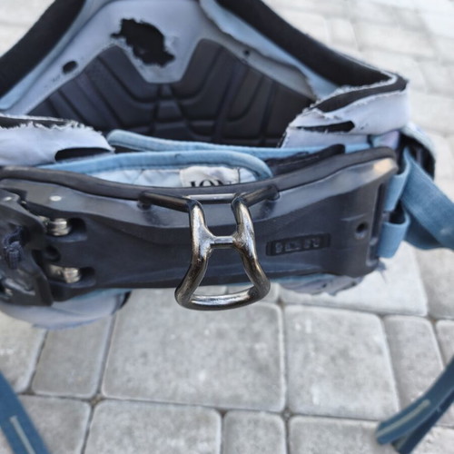Kitesurf belt ION Apex medium used with spread bar and leash