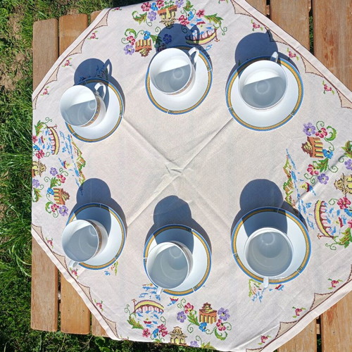 Regent vintage coffee/tea cups and saucers like new