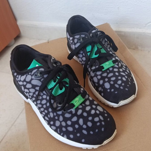 Adidas Torsion Sportwear shoes like new with unique pattern