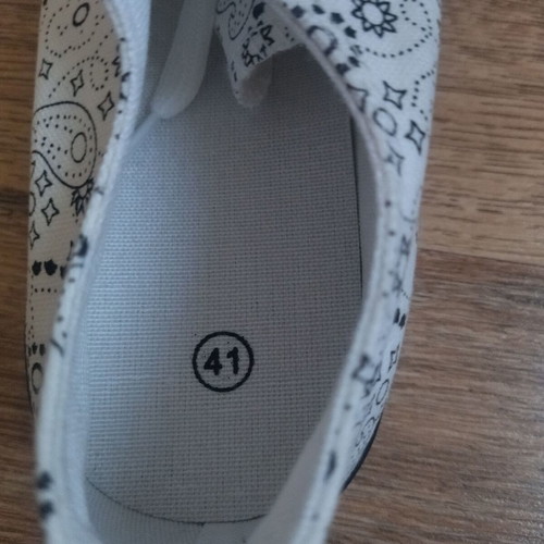 Women's sports sneakers new, size 41, black and white