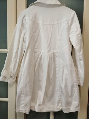 Marasil coat size 8 in perfect condition, white