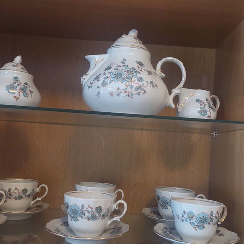 Italian tea set like new, 10 cups with saucers, teapot, creamer, sugar bowl