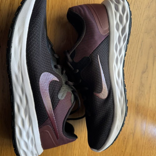 Nike Revolution 6 Next Nature Size 40 Like New Black Beetroot