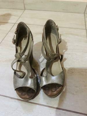 Platform heels beige with ankle strap, metallic finish