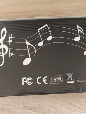 Portable electronic piano
