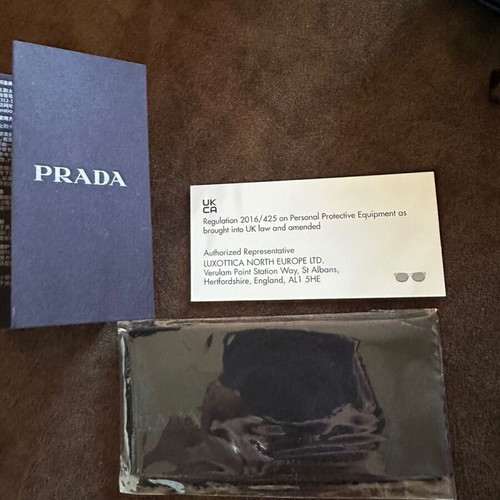 Γυαλιά ηλίου Prada καινούργια, μαύρα