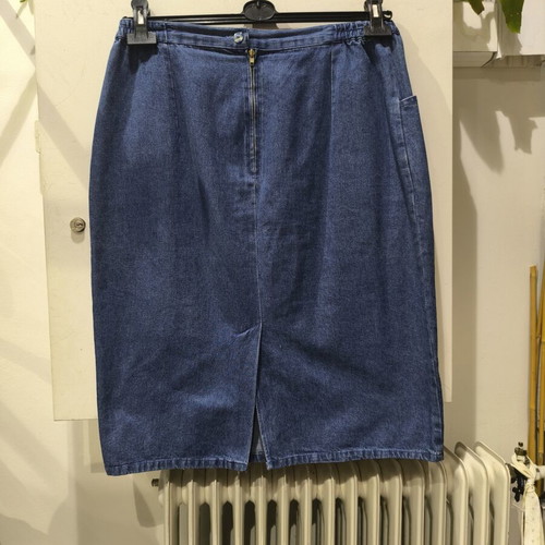 Denim skirt L-XL like new, blue, with pockets