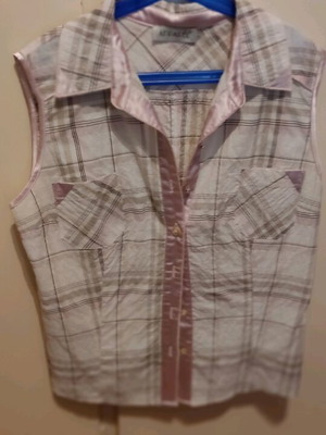 Women's summer shirt like new, checkered, white with pink details
