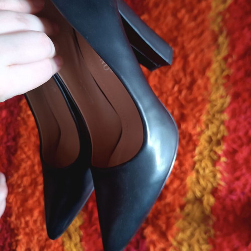 Black pumps used, size 37