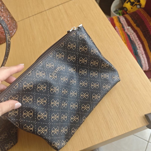 Γυναικεία τσάντα Guess ώμου, καφέ